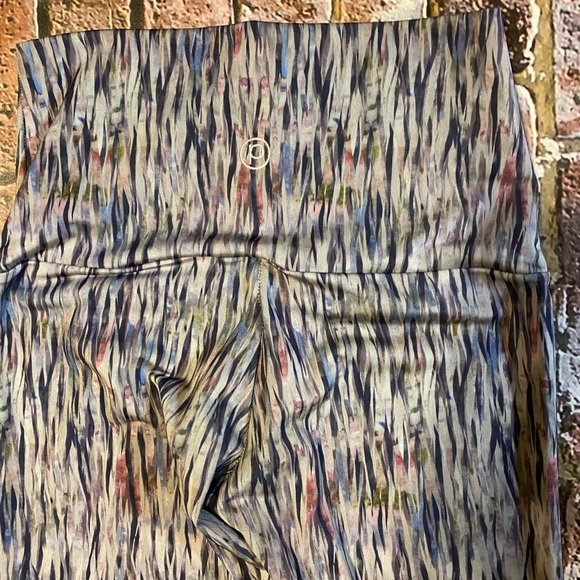 EUC Emily Hsu Pure Barre Women's Watercolor Leggings High Waist SZ M - Picture 9 of 10